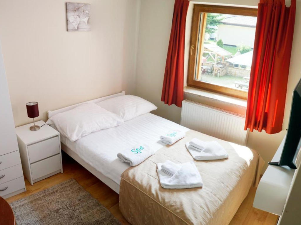 Mały pokój<br><span style='color:var(--color-first);'>Dwuosobowy</span>